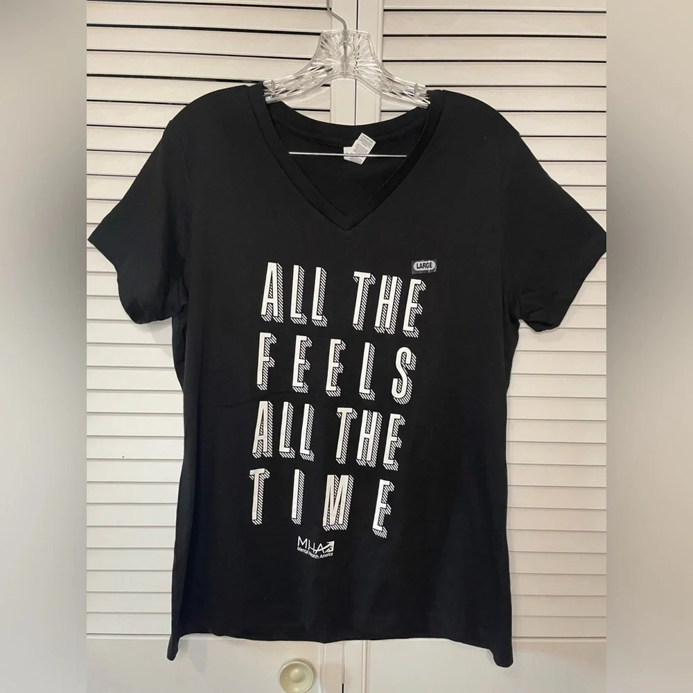 Brand New Women’s Graphic Mental Health V-Neck Tee Black All the Feels Large